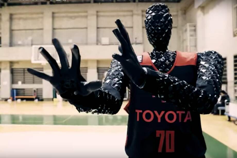 El robot fue creado por ingenieros de Toyota en Japón. / Imagen tomada de video de Youtube.