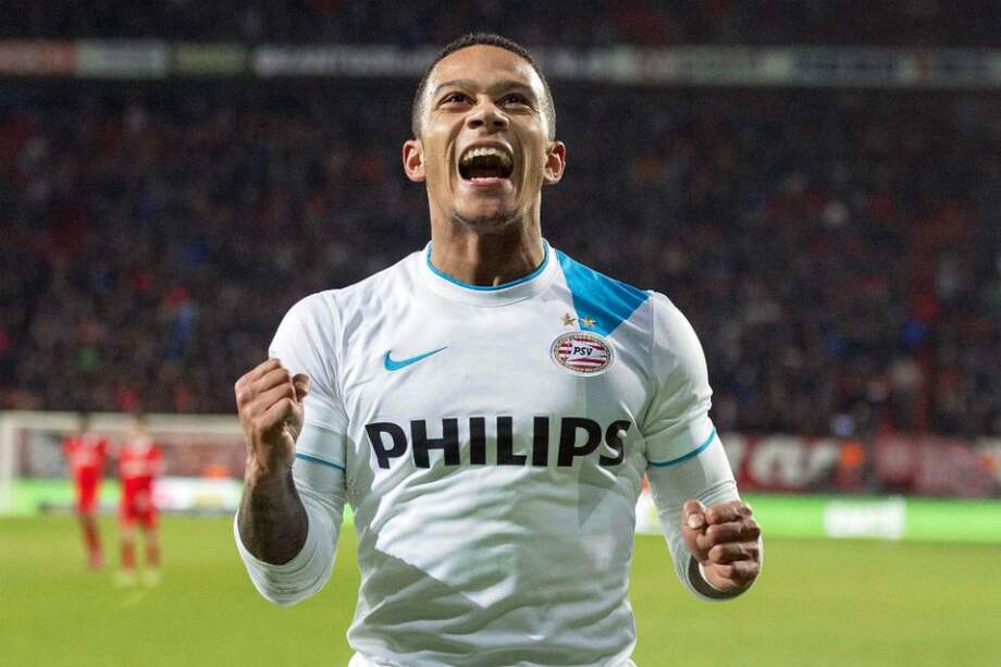 El jugador del PSV Eindhoven, Memphis Depay, mientras celebrana un gol ante el Twente el pasado 4 de abril. / Archivo EFE