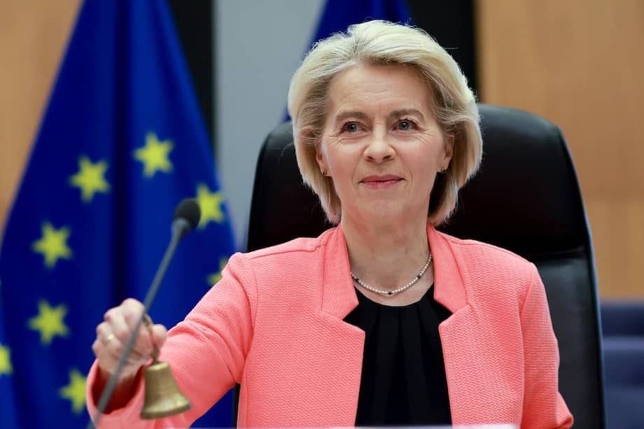 La presidenta de la Comisión Europea, Ursula von der Leyen, inaugura una reunión del Colegio de Comisarios en Bruselas, Bélgica.