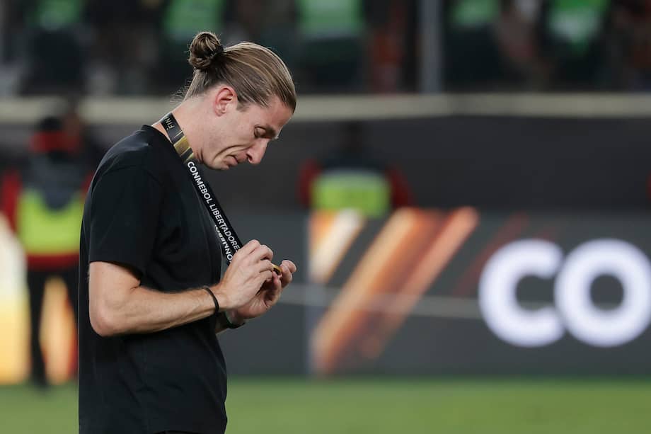 Filipe Luís al borde de las lágrimas luego de conseguir su primera Copa Libertadores como entrenador.