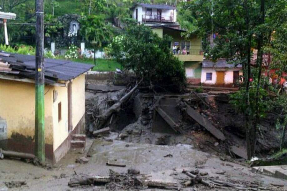48 personas perdieron la vida tras la avalancha de la quebrada la Liboriana en Salgar, Antioquia. / Fuerza Aérea Colombiana.
