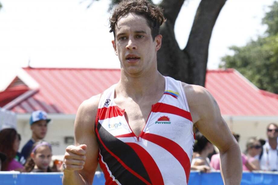 El atleta colombiano Rodrigo Acevedo ganó la Triathlón de Miami