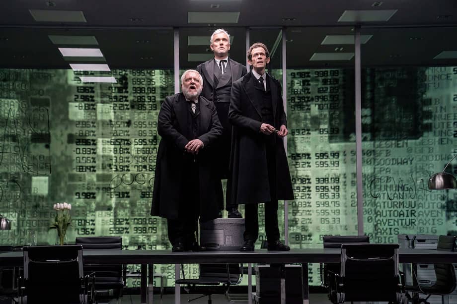 Simon Russell Beale, Ben Miles y Adam Godley en “La trilogía Lehman", una obra que nos empieza a explicar las raíces del mundo que vivimos. / Stephanie Berger