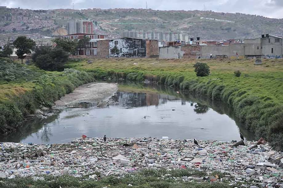 El río Tunjuelo atraviesa cinco localidades de Bogotá y en su cuenca media recibe los desechos de Doña Juana. / Archivo