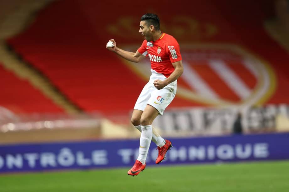 El colombiano Radamel Falcao García celebra este martes el gol que anotó con el Mónaco frente al Caen. / AFP