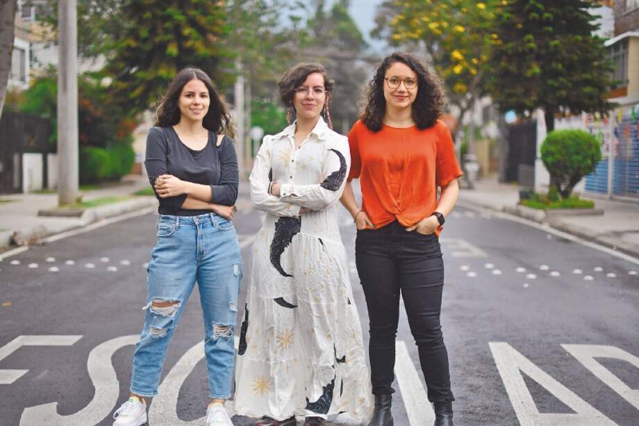 De izq a der. Valerie Cifuentes, Angélica Benavides y Camila González, Economía para la pipol