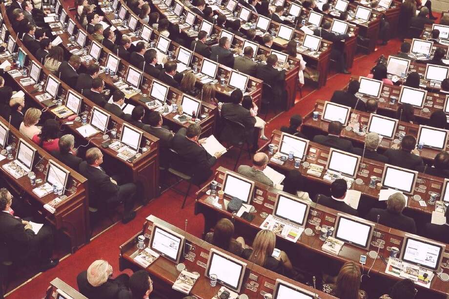 Muchos piden que el Congreso esté a la altura y sesione de forma presencial, arriesgándose como los médicos. / Archivo