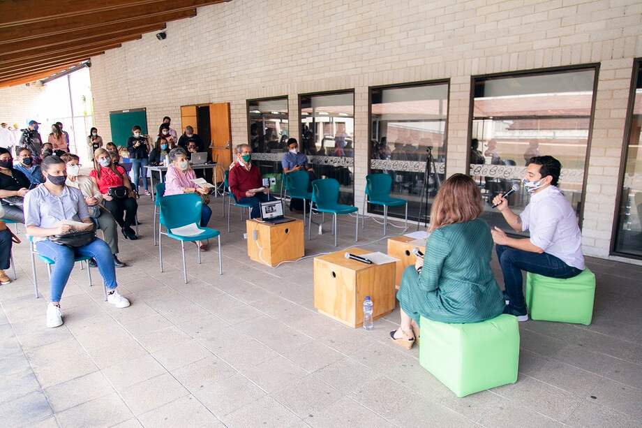 Por medio de un evento transmitido en vivo y en simultáneo desde los parques biblioteca de Belén, San Antonio de Prado y la Biblioteca Pública Piloto, se reabrieron las bibliotecas públicas de Medellín.
