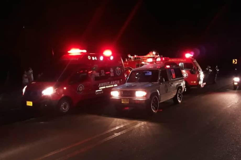 Uno de los pasajeros alcanzó a llamar al cuerpo de Bomberos Voluntarios de Dagua para reportar la emergencia. / Bomberos de Dagua