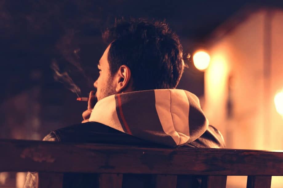 Tras ser expuestas al humo de cigarrillo, varias bacterias mostraron una mayor resistencia al antibiótico rifampicina y una mayor capacidad de invasión y persistencia. / Pixabay