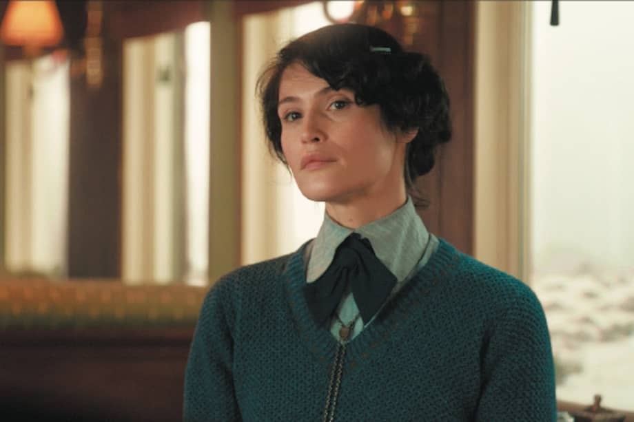 Gemma Arterton cuenta que para su interpretación en la película "King's Man: el origen" tuvo un entrenamiento especial en manejo de armas. / Fotos: cortesía de Cine Color