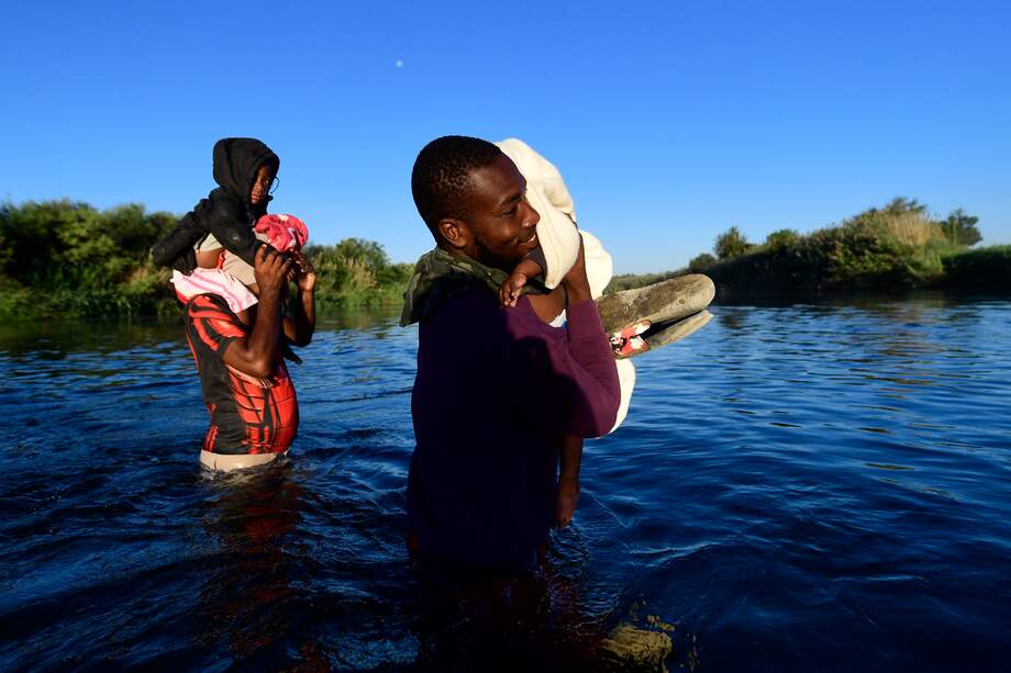 En la última semana unos 13.000 migrantes, en su mayoría haitianos, acamparon bajo el puente internacional en la ciudad de Del Río.