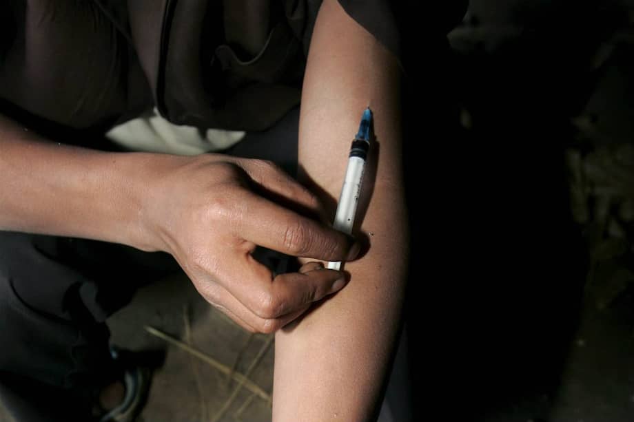 En la última encuesta de consumo de sustancias psicoactivas en población escolar, el 17% de los consultados dijo haber probado la heroína. / EFE