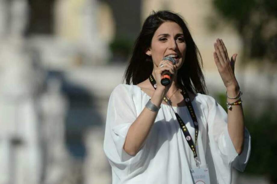 Virginia Raggi, candidata del partido antisistema, es la nueva alcaldesa de Roma