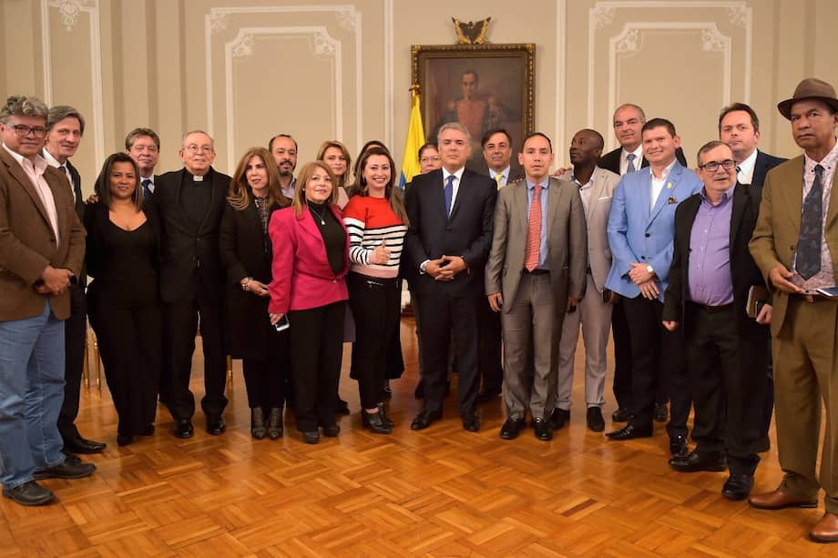 El mensaje que se envía al país es que en Colombia se respetan todas las posturas ideológicas y que sí podemos soñar con una contienda política sin recurrir a la violencia. A eso debemos aspirar.