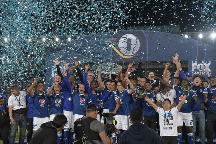 Millonarios levanta la copa del segundo Torneo Fox Sports, que sirvió de preparación para la Liga Águila. / Gustavo Torrijos - El Espectador