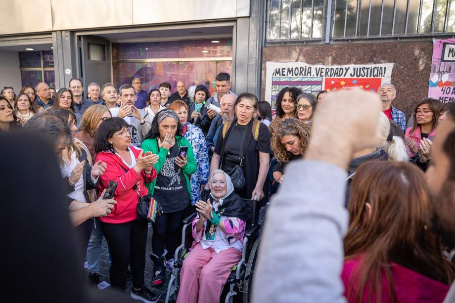 Homenaje frente al Instituto Nacional de Estadística y Censos de Argentina (INDEC).
