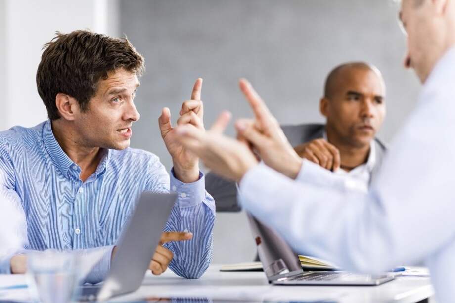 El empleado no cuenta con la capacidad jurídica para obligar al pago de los aportes al sistema, además de que se constituye en el eslabón más débil de la relación laboral.