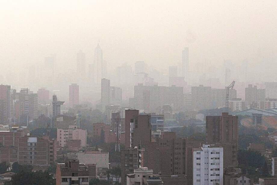Contaminación del aire en la ciudad de Medellín, el 11 de mayo de 2017. / AFP
