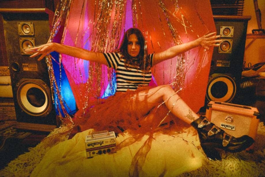 En 2010 salió al mercado su disco debut, “Providence”, una grabación de doce temas que consiguió impacto gracias a brindar melodías con mucho gancho.