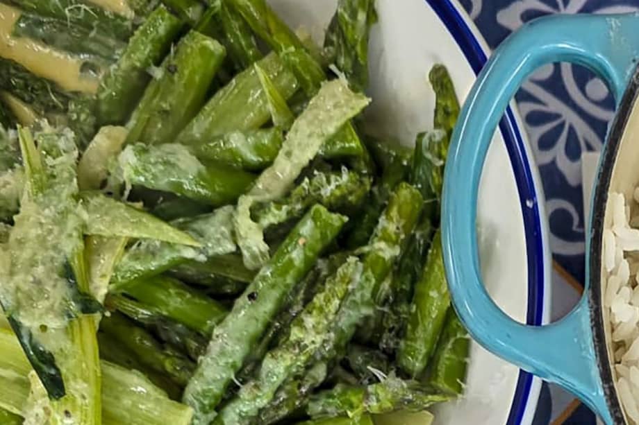 ¿Todavía botas los tallos de las acelgas? Esta receta demuestra que pueden convertirse en el mejor bocado del plato.