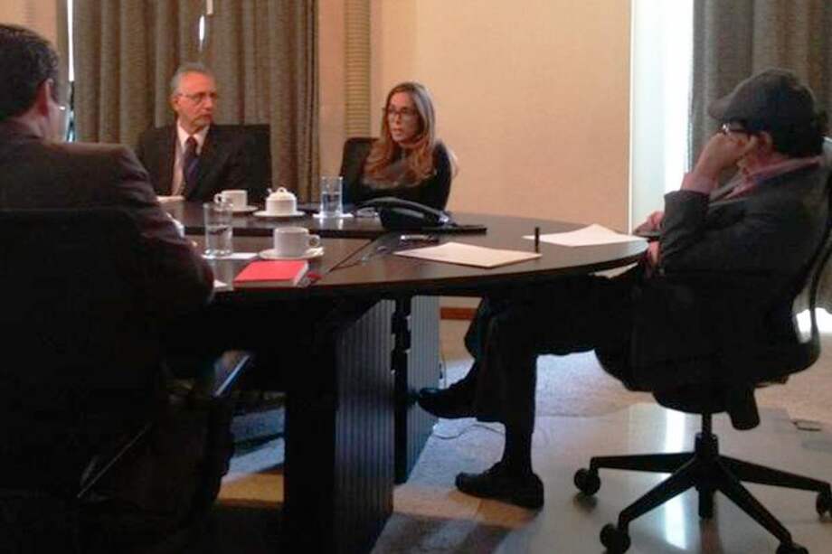 La consejera presidencial para Bogotá, Gina Parody, también estuvo presente en la reunión entre el alcalde Gustavo Petro y el ministro de Salud, Alejandro Gaviria.