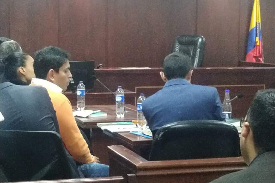 El exfiscal de la JEP, Carlos Julián Bermeo, durante la audiencia de imputación de cargos que al final quedó aplazada para el martes 5 de marzo. / José David Escobar - El Espectador