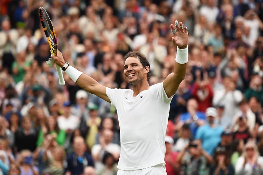 Wimbledon (United Kingdom), 30/06/2022.- Rafael Nadal celebra tras vencer en segunda ronda al búlgaro Berankins. // EFE/EPA/NEIL HALL EDITORIAL USE ONLY