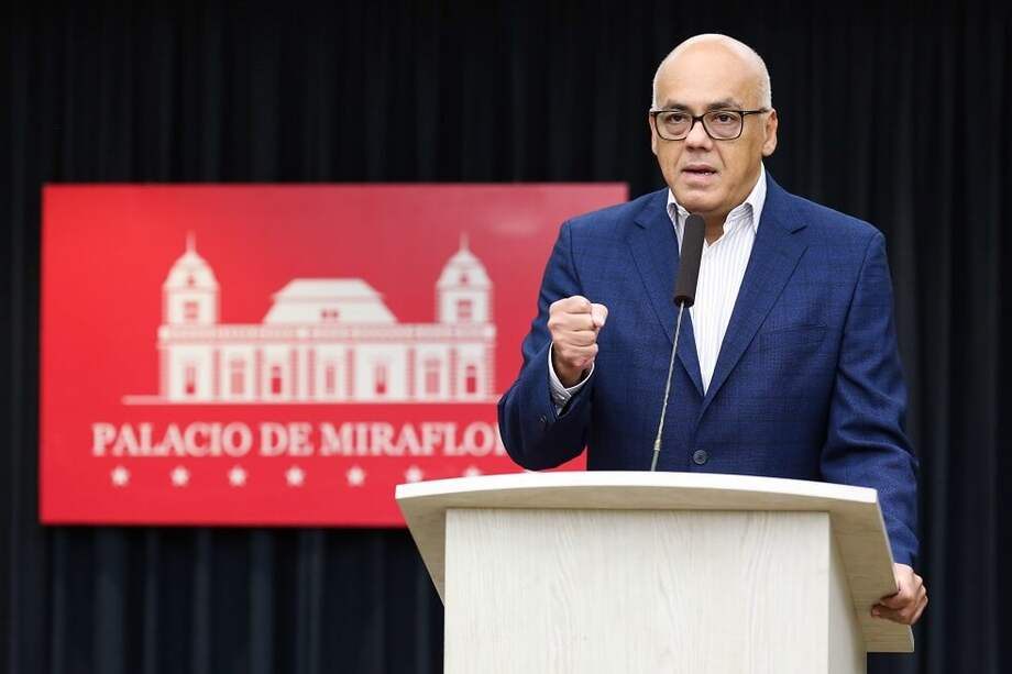 Jorge Rodríguez, vicepresidente de Comunicación, Cultura y Turismo de Venezuela, ofrece declaraciones este miércoles de un supuesto intento de golpe de Estado. / EFE
