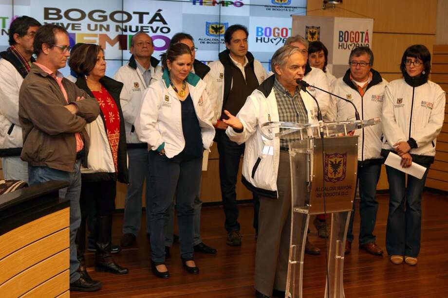 El gabinete del exalcalde Gustavo Petro dice que, por ahora, se queda porque le toca. / Cortesía Alcaldía de Bogotá