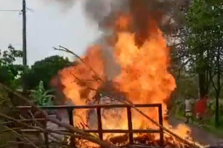 El operativo se tuvo que suspender por los bloqueos y por enfrentamientos con la fuerza pública.