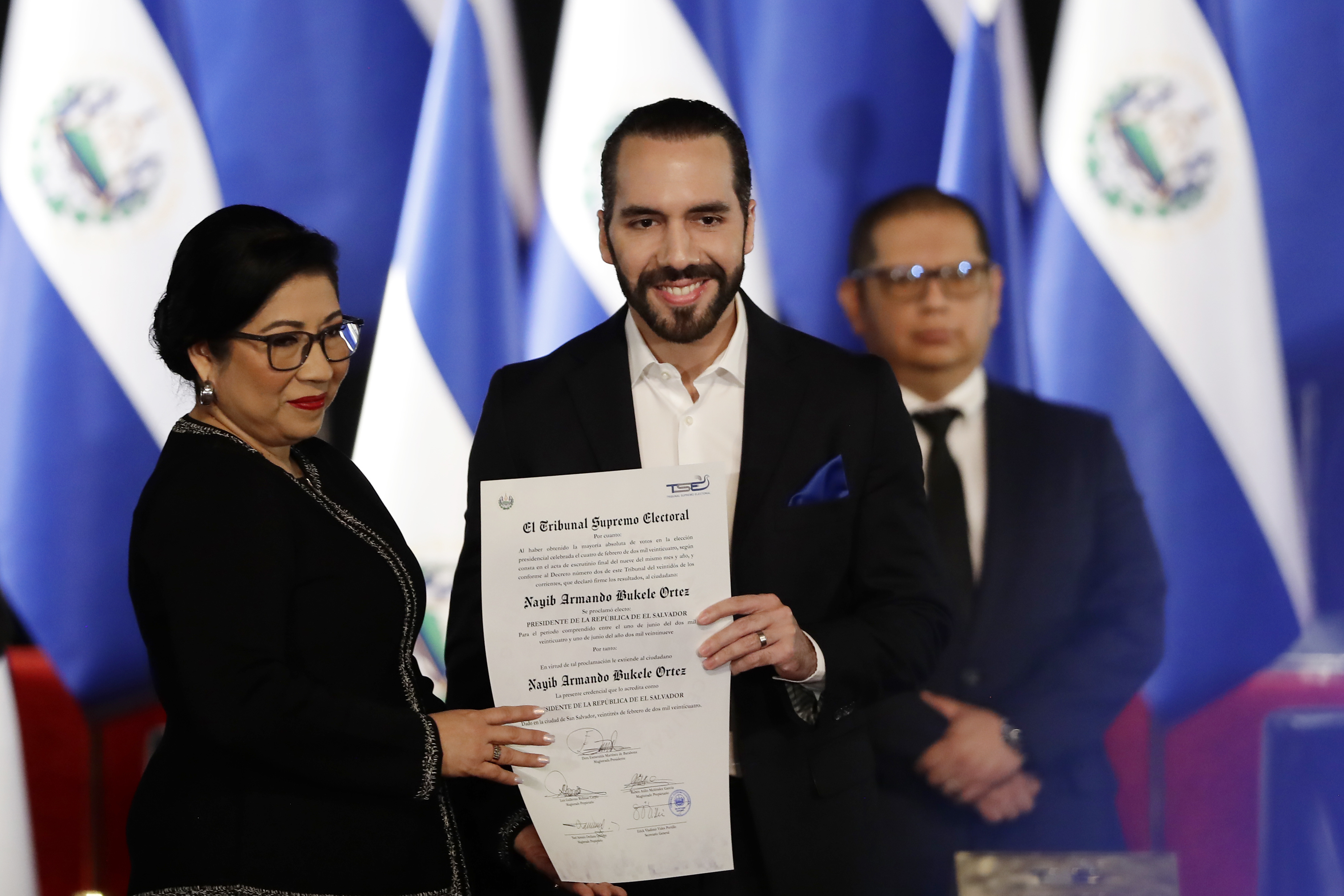 Nayib Bukele recibe la credencial de presidente electo de El Salvador ...
