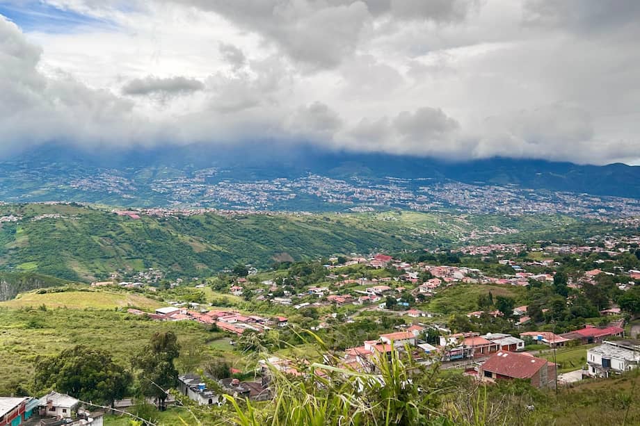 Vista panorámica desde 360 Glamping en Capacho hacia San Cristóbal en Venezuela, uno de los escenarios que enmarcan la ruta del turismo binacional.
