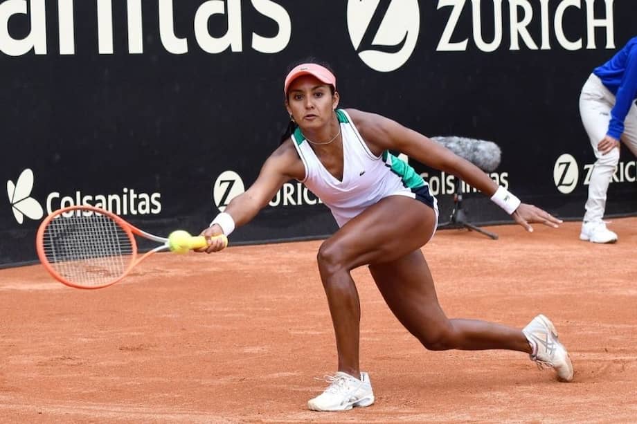 Yuliana Lizarazo en medio del partido de octavos de final de la Copa Colsánitas.