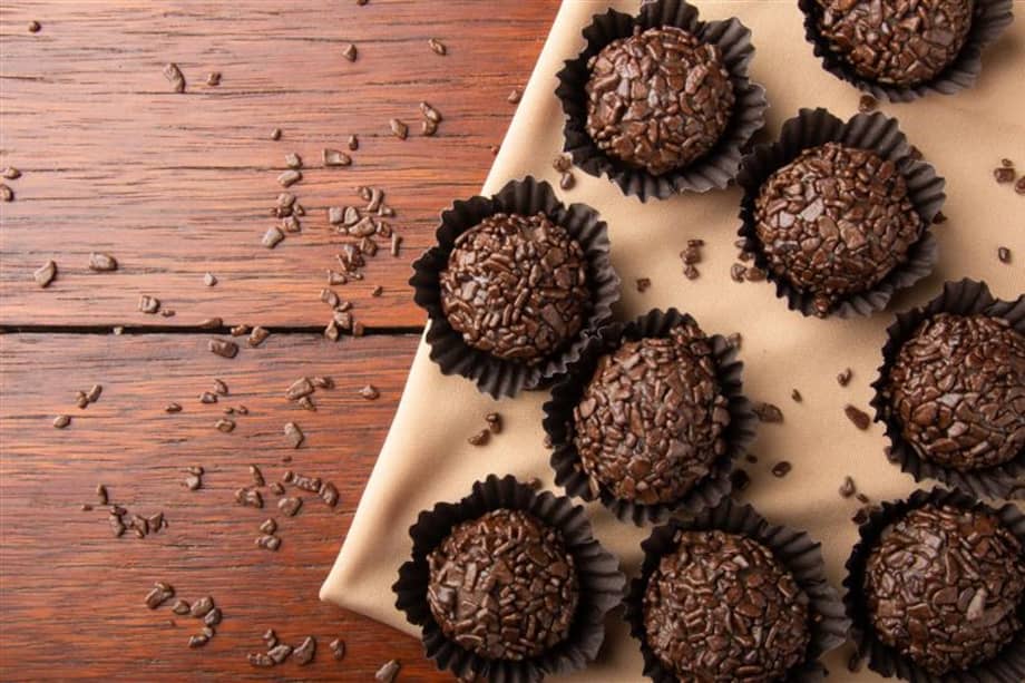 Brigadeiro, postre tradicional de la gastronomía brasileña.