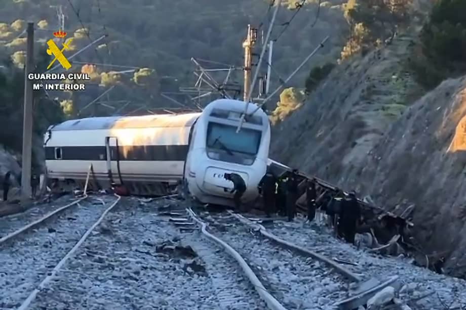 Al menos 39 personas han muerto y un centenar han resultado heridas, es el cuarto siniestro ferroviario más grave registrado en España.