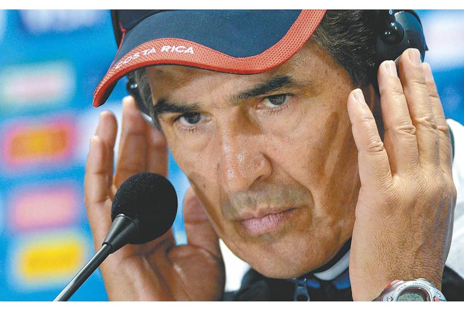 El técnico Jorge Luis Pinto es un obsesivo del fútbol, al punto que compara este deporte con la medicina y la química. /