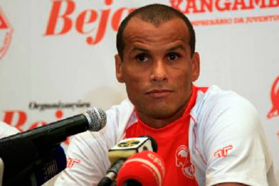 Rivaldo, a dar una mano / Archivo EFE