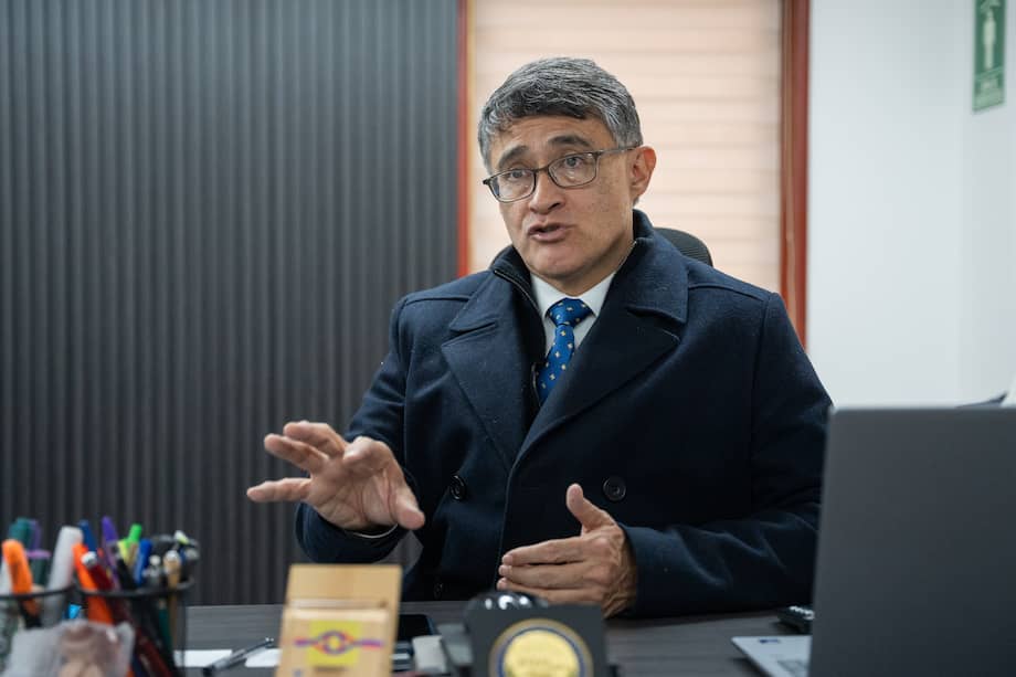 El doctor Ariel Emilio Cortés señala que lo más urgente es dormir, pero también prepararse para empezar a recibir cuerpos en estado de descomposición.