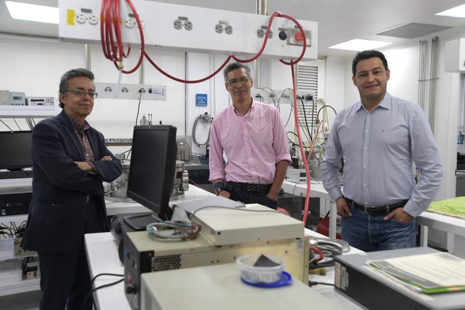 Luis Camilo Jiménez, Juan Carlos Salcedo y Henry Méndez, profesores de Física de la U. Javeriana. / Óscar Pérez