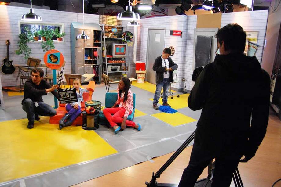 Este es el set de ‘Te re-creo tus noticias’, en el que tres menores presentarán noticias de interés para los niños. / Fotos: Cortesía Canal Capital