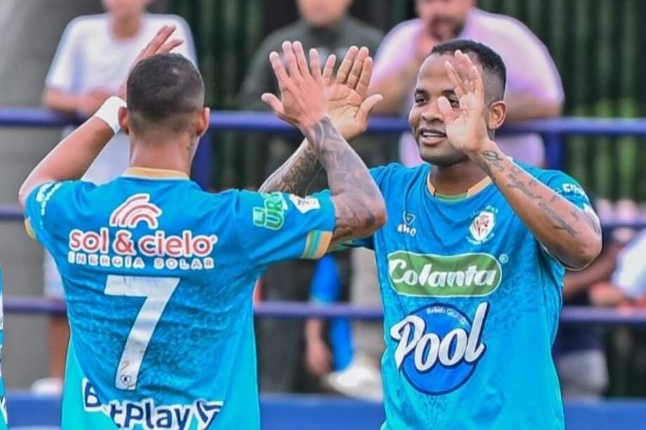 Andrés Rentería (der.) fue clave en el regreso de Jaguares de Córdoba a la primera división del fútbol profesional colombiano.