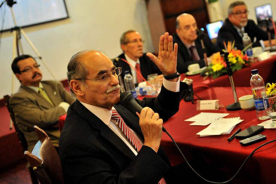 Exconstituyentes, en defensa del proceso de paz