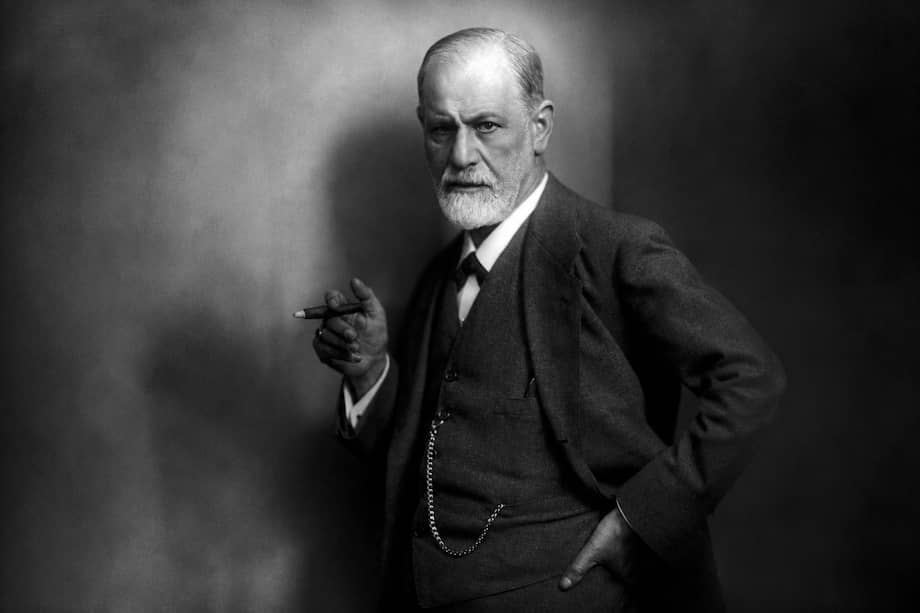 Sigmund Freud, padre del psicoanálisis, revolucionó la comprensión del inconsciente y los sueños a inicios del siglo XX.