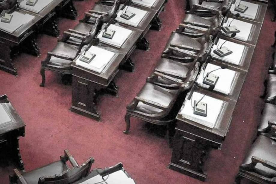 La silla vacía aplica hoy para congresistas a quienes se les dicte orden de captura por nexos con grupos ilegales, narcotráfico o delitos de lesa humanidad.