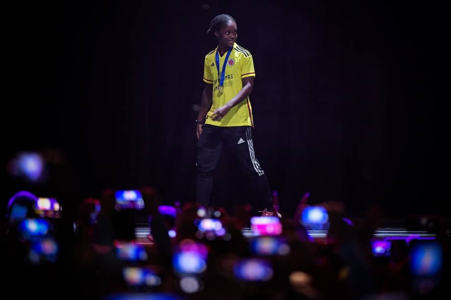 Linda Caicedo, capitana de la selección, fue una de las figuras más destacadas en el Mundial. La caleña de 17 años se llevó el Botín de Bronce y el trofeo de plata a la segunda mejor jugadora.