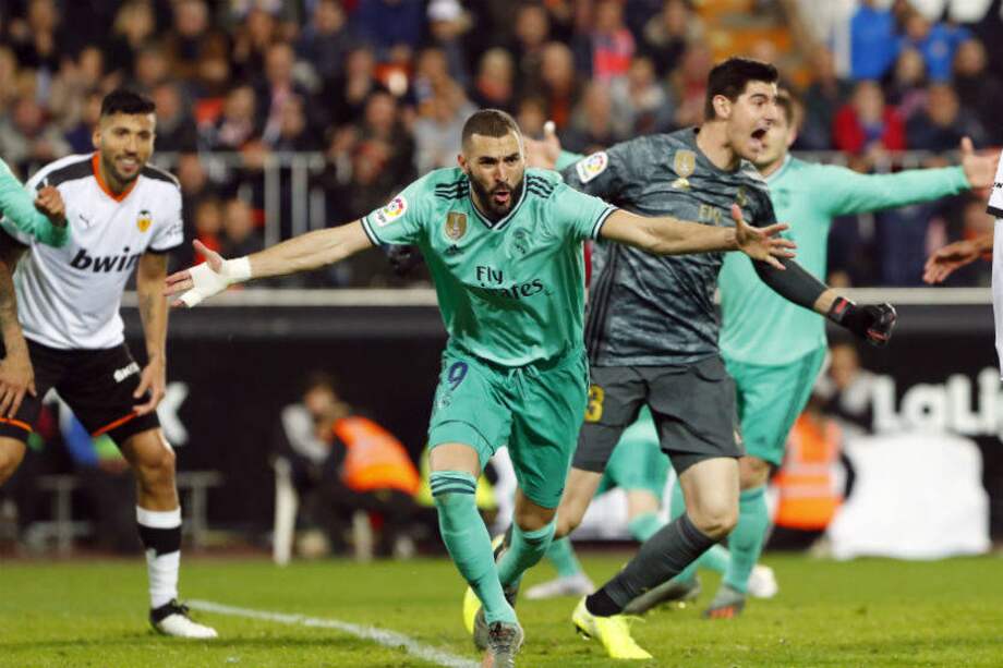 La temporada pasada este encuentro terminó en un empate 1-1 de increíble intensidad, ya que el Real Madrid igualó en el tiempo añadido gracias a un gol de Karim Benzema tras un cabezazo del arquero Thibaut Courtois en un tiro de esquina.