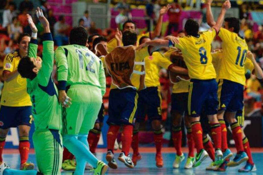 La selección de Colombia celebra su clasificación a la semifinal del Mundial de Futsal Fifa en Tailandia. /Fifa.com