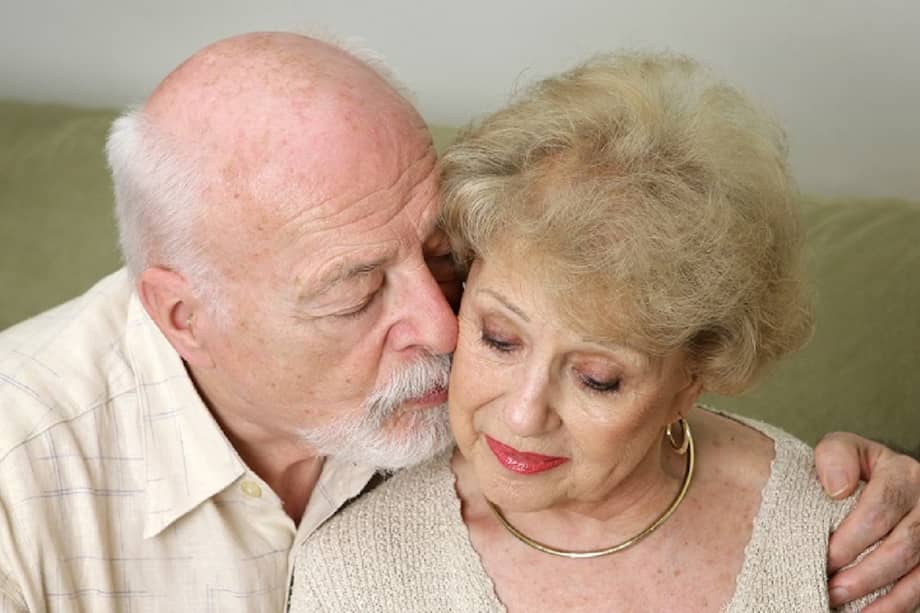 ¡Pasión sin edad! Cómo disfrutar de la sexualidad después de los 60: Consejos de un sexólogo en Argentina