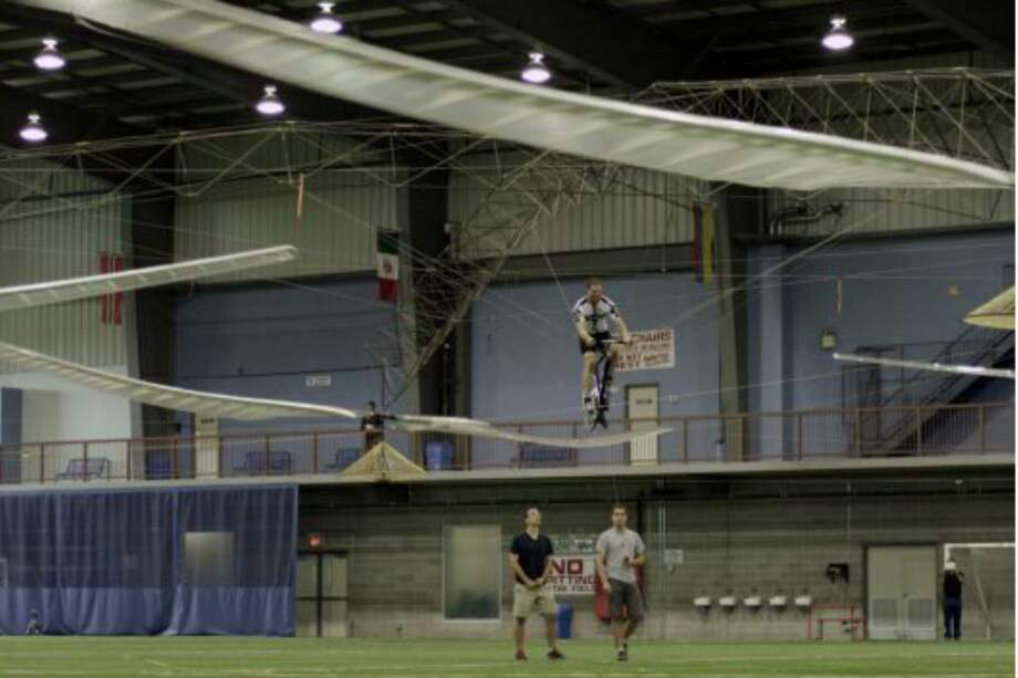 Voló el primer helicóptero de pedal